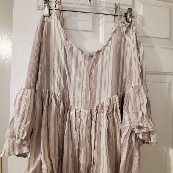 Torrid - cold shoulder blouse (size 0) - Picture 2 of 2